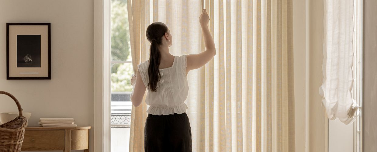 measuring-custom-curtains-2x.jpg