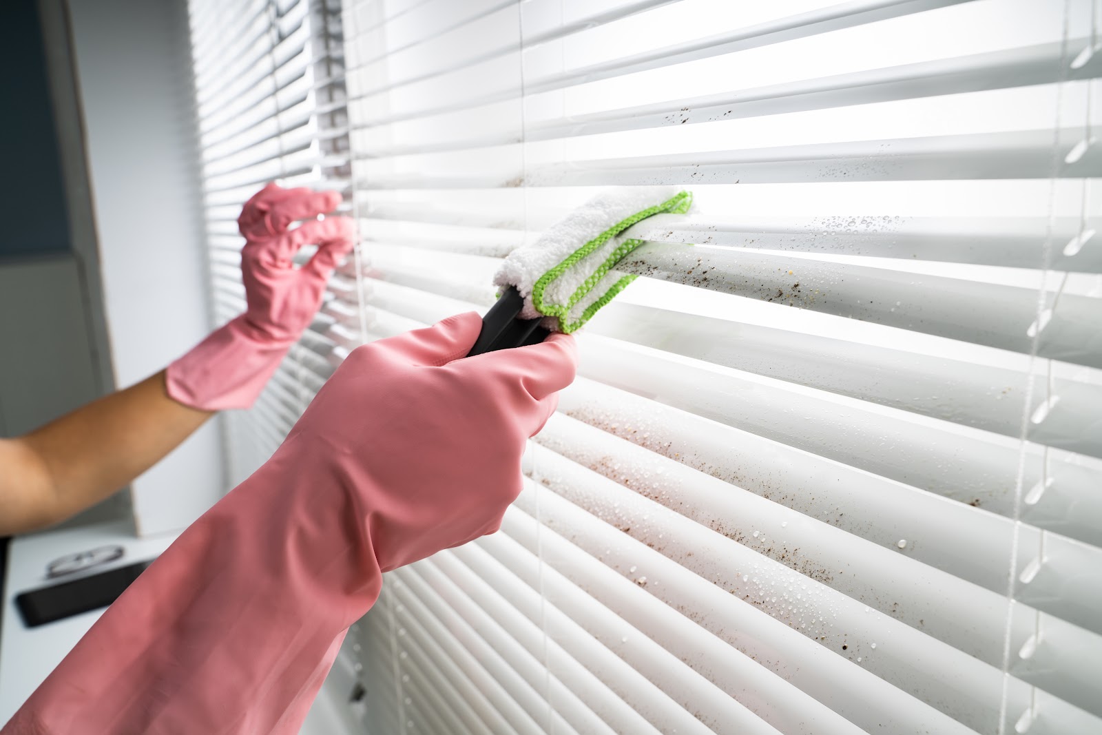 Cleaning Blinds 